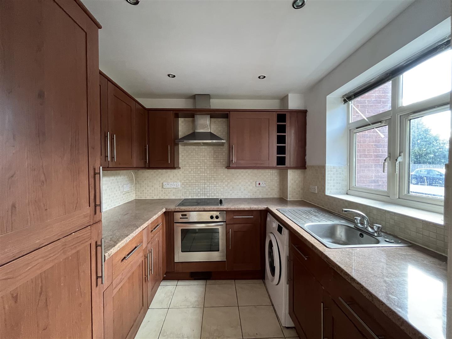 Woodville Ct, Coventry Road, (Handy for Rail Station!) Warwick 7